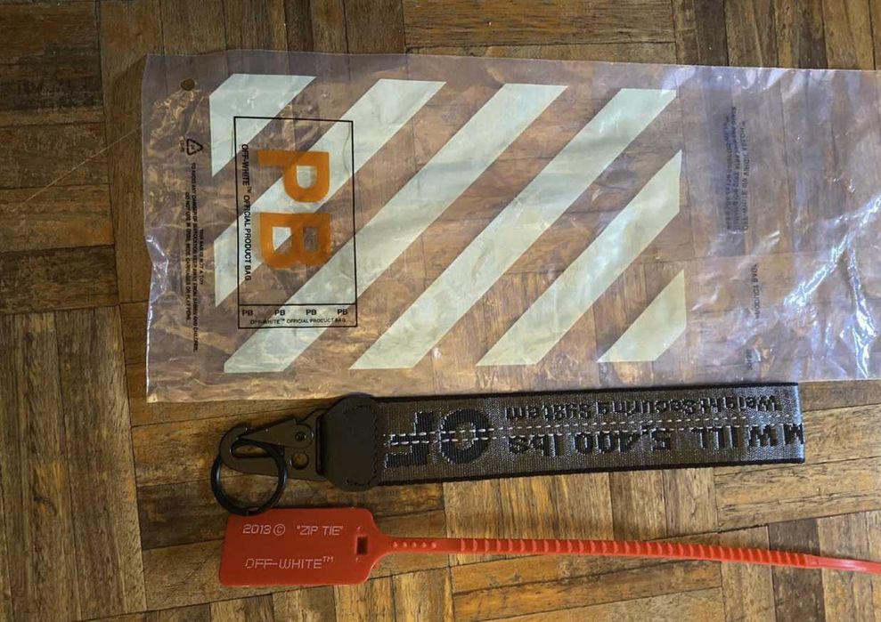 Varias Fitas Off White