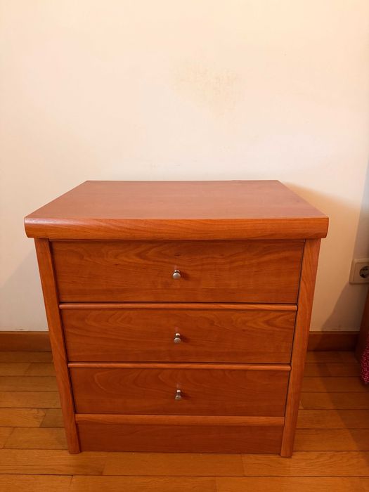 Mobiliário de Quarto em Madeira – Design Clássico e Funcional