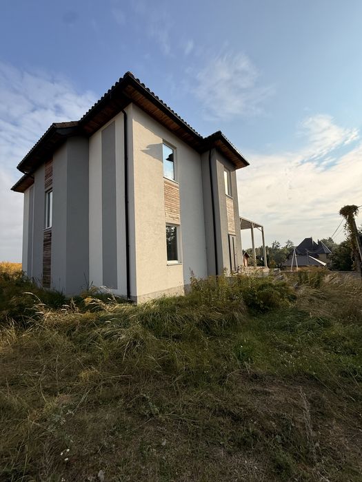 Продаж будинку  261 м2 , Лесники, р-н Стежки, є укриття