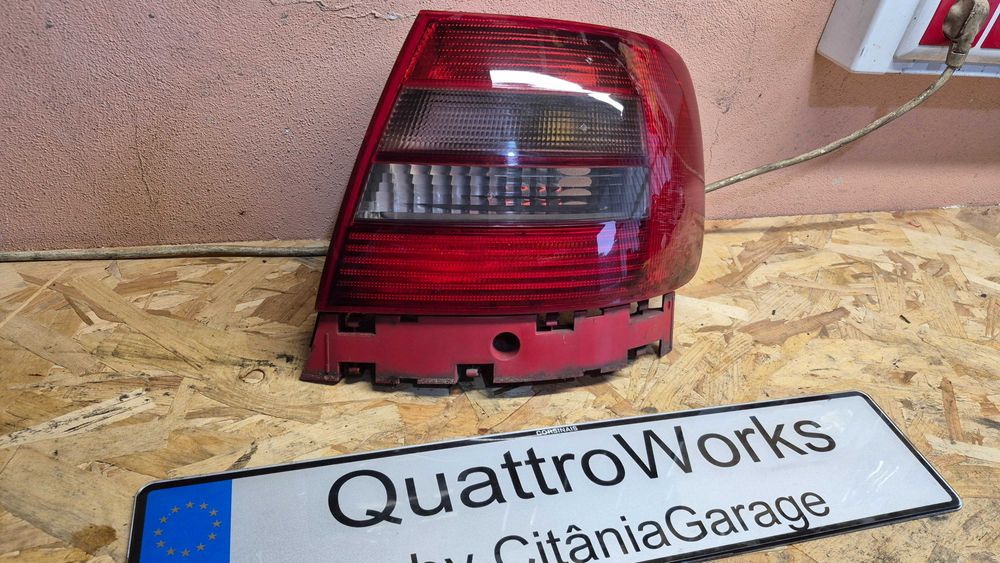 AUDI A4 B5 (8D)-Stop/Farolim DIREITO SEDAN/CARRO 1995 até 2000 *