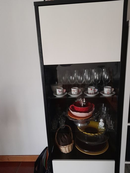 Cristaleira wengue e branca