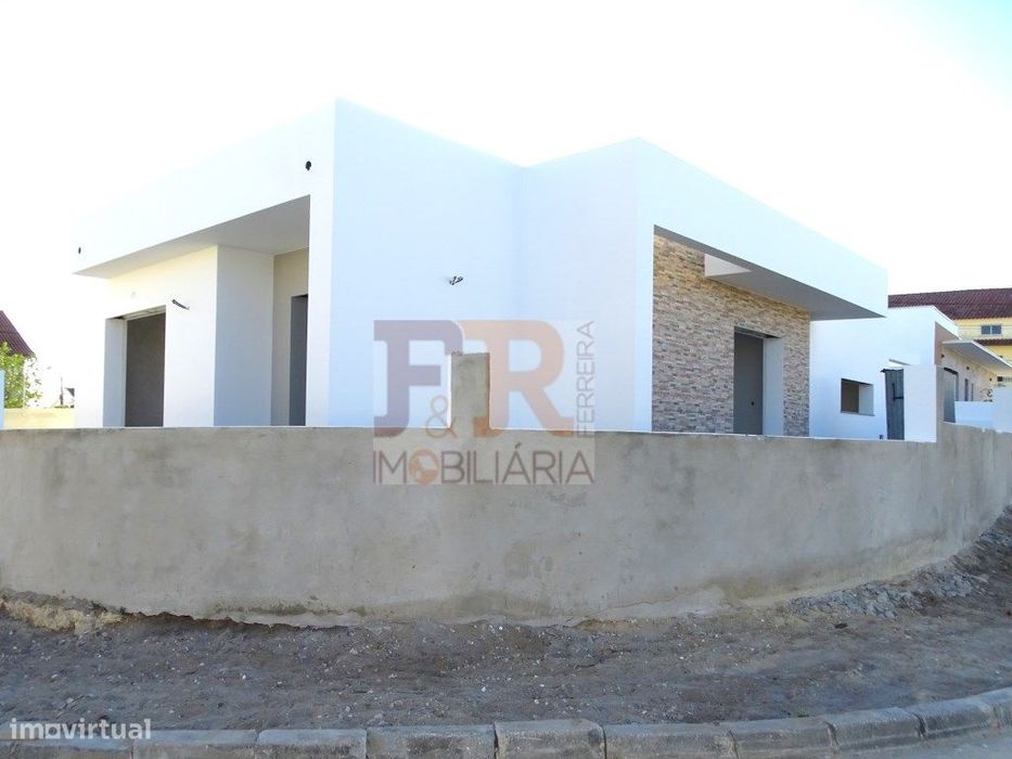 Moradia Terréa de Gaveto T3 com Garagem Pinhal do General Fernão Ferro