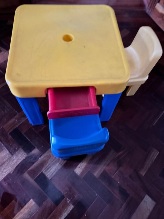 Mesa e cadeiras chico