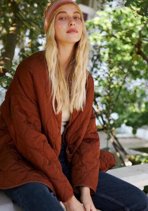 Продам стьобану куртку Zara