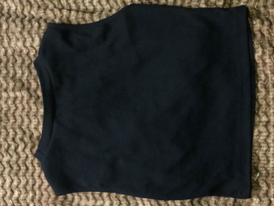 Майка черная с вырезам