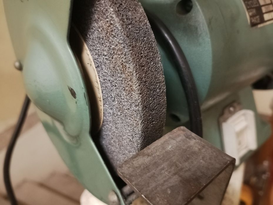 Esmeriladora Bench grinder