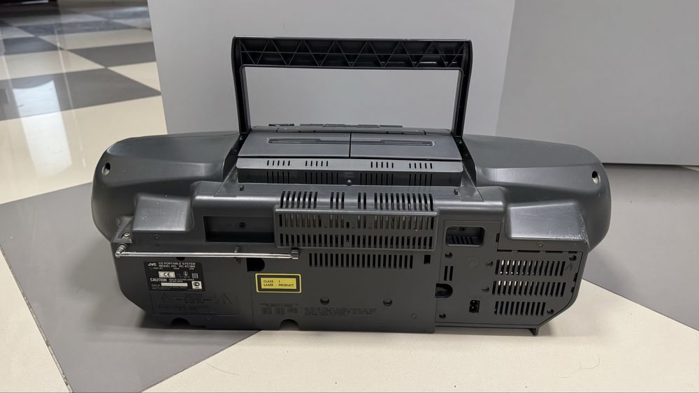 JVC RC-XC3 — CD/кассетная магнитола с пультом.