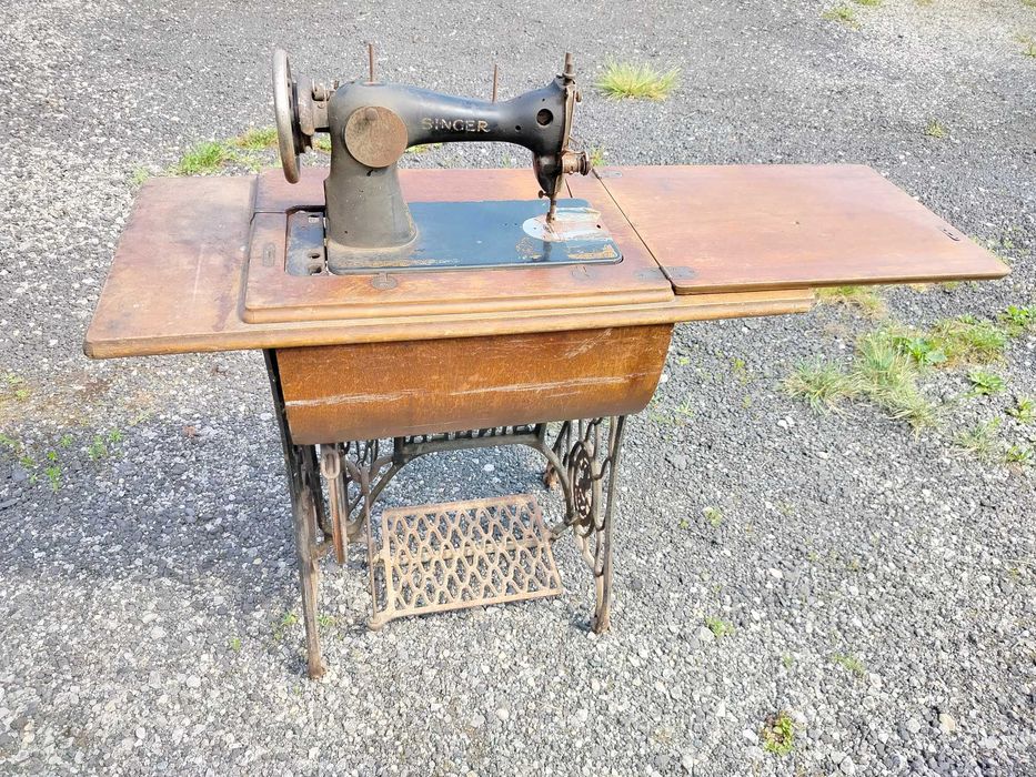 Stara piekna maszyna do szycia Singer