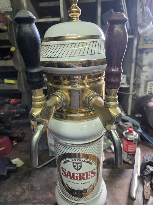 Coluna da cerveja sagres com torneira dupla