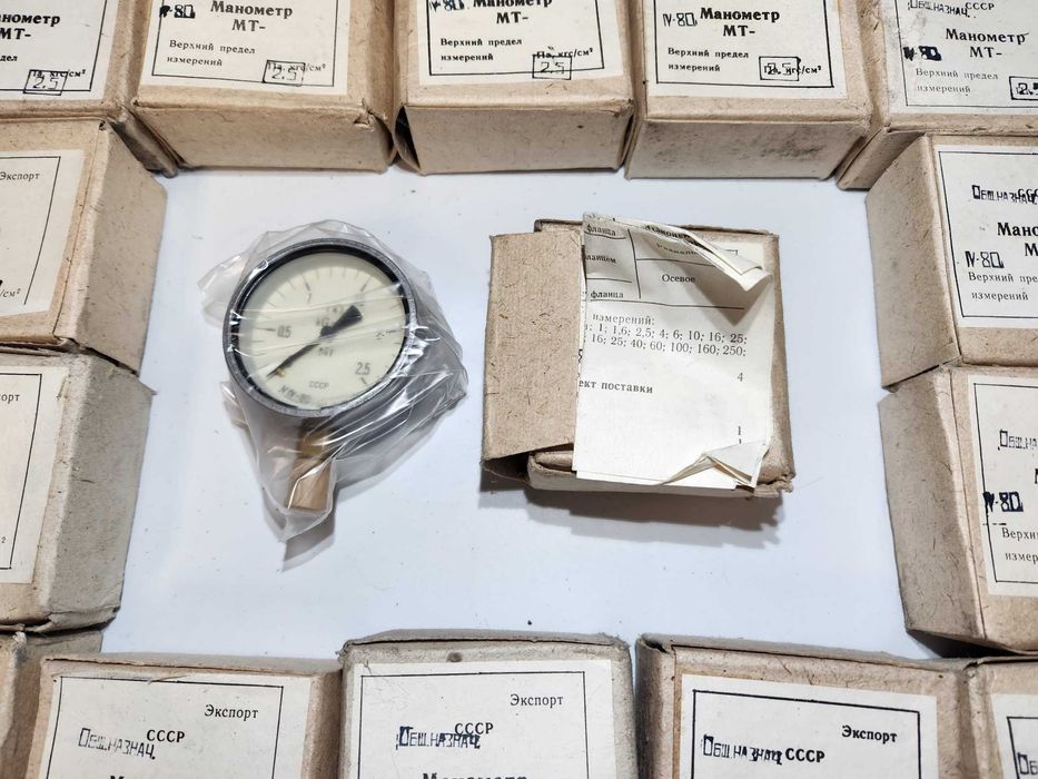 Manometr MT 0-2,5 MPa M12x1,5 60mm /mosiądz, aluminum, szkło 30szt