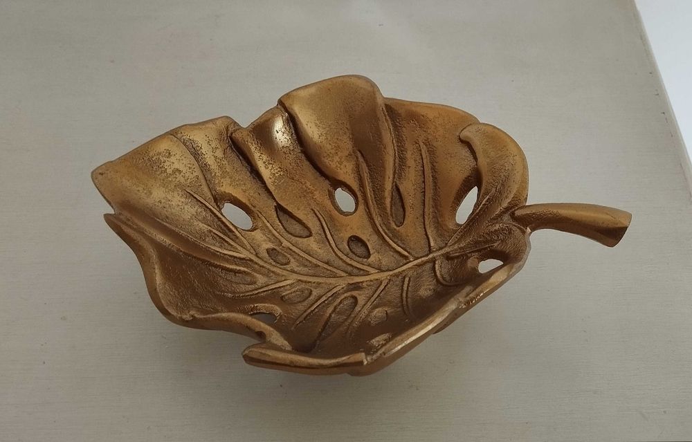 Taça decorativa pequena metal dourado velho