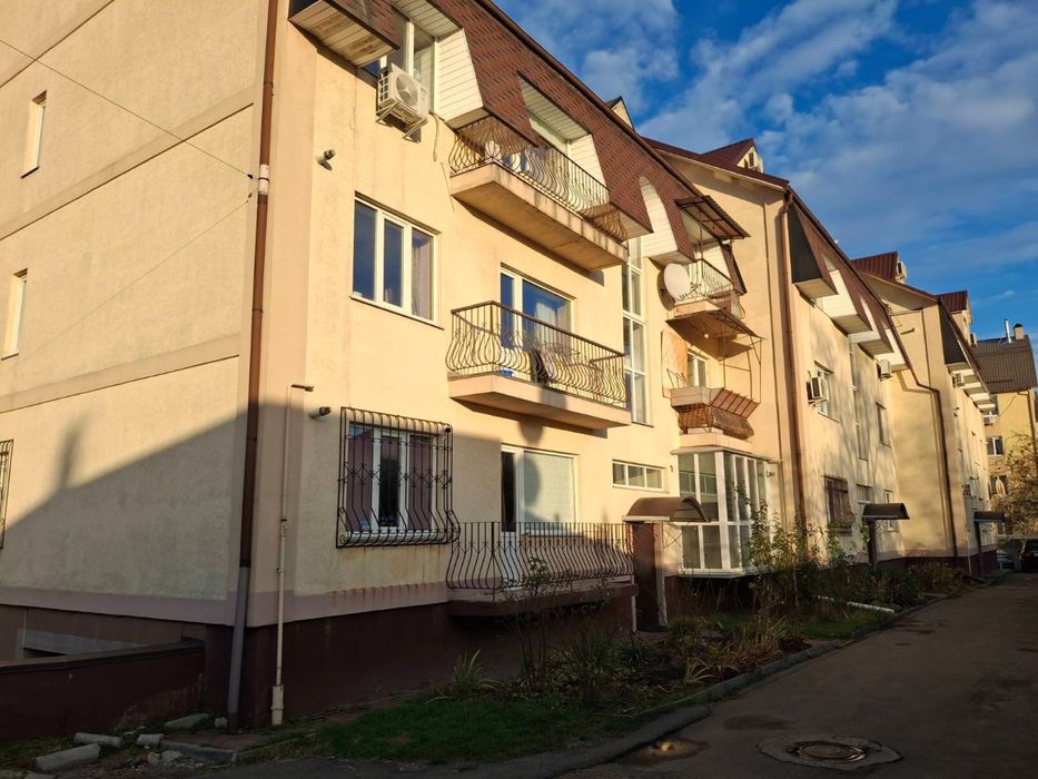 Трьохкімнатна квартира Вишневе