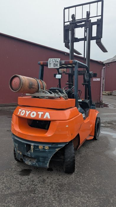 Продам вилковий навантажувач Toyota 02-7fg40