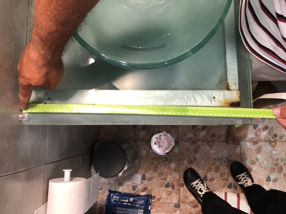 Lavatório suspenso em vidro