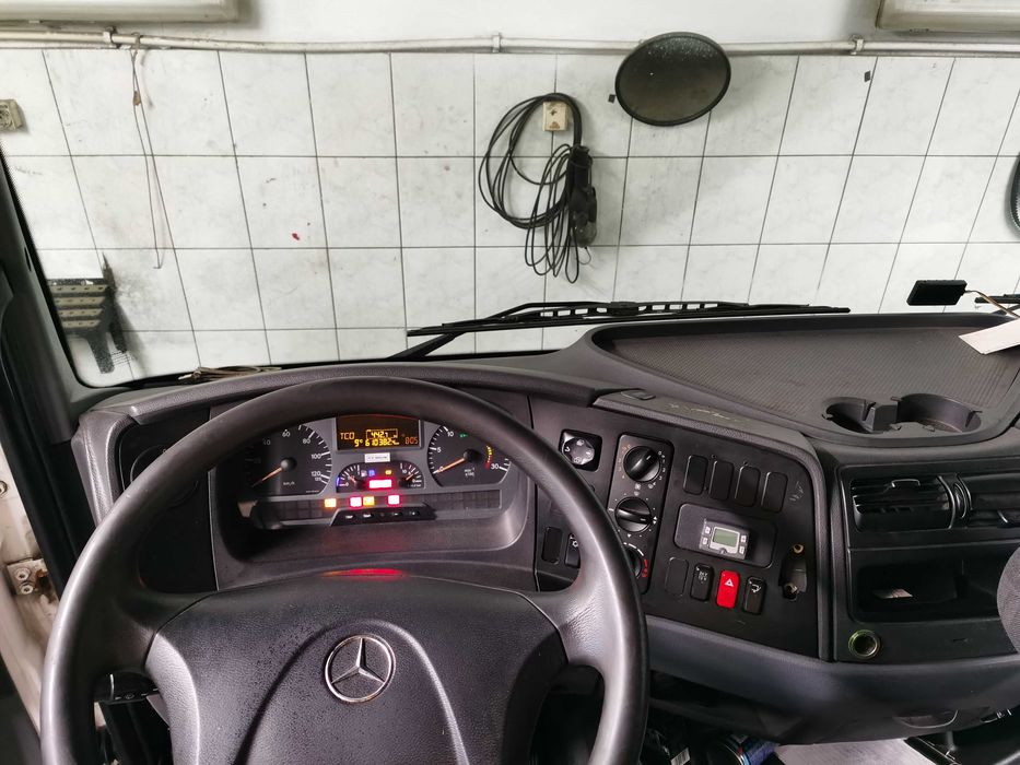 Mercedes Atego 816 laweta podwójna kabina