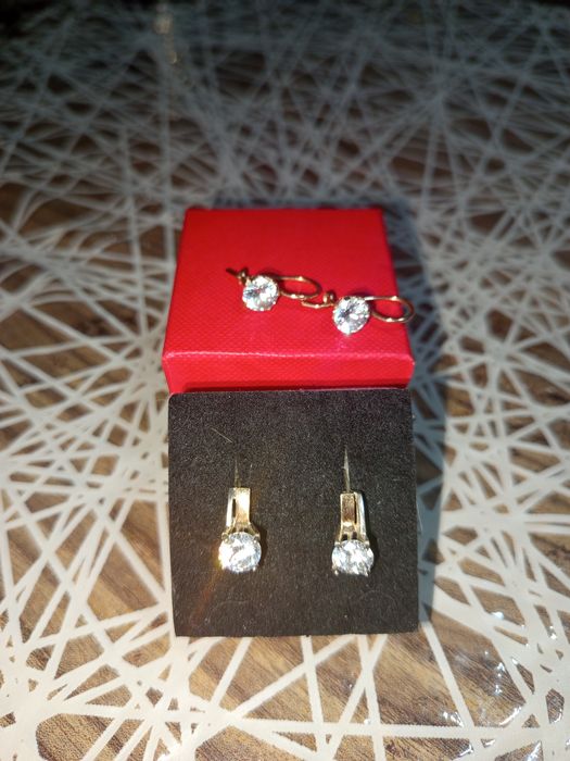 Продам 2 пари  срібні сережкм з позолотою і фіанітом.