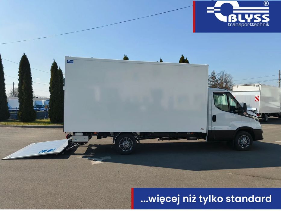 Iveco Daily  Zabudowa kontenerowa 4400 x 2150 x 2100 z windą / Blyss /