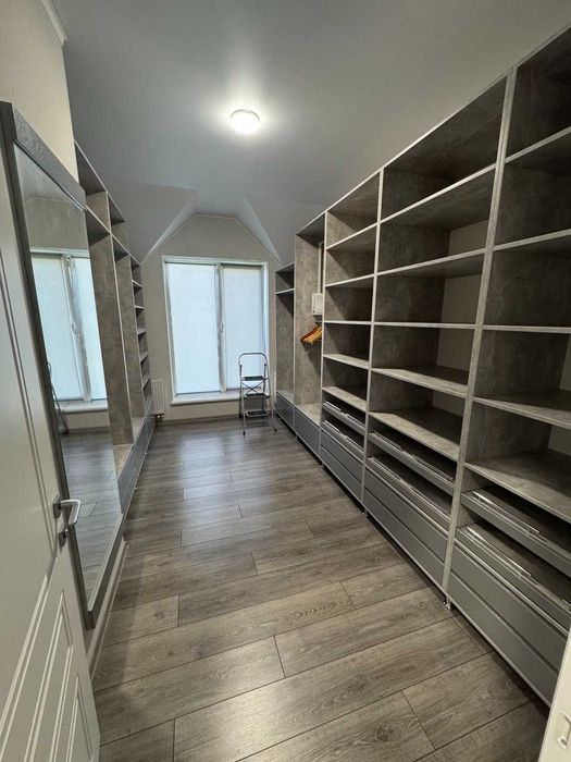 Оренда сучасного будинку 180м² — котеджне містечко «Щастя», Жуляни (Солом'янський р-н)