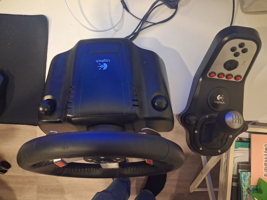 Volante , pedais e mudanças Logitech G27 como  novo