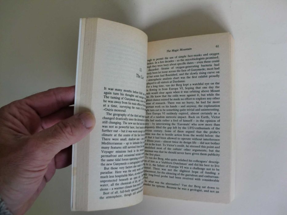 2061 Odyssey Three
by Arthur C. Clarke