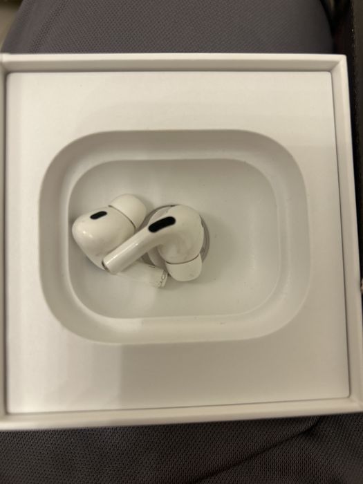 2 наушника airpods 2 pro