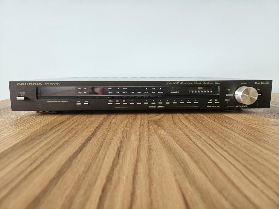 Grundig ST 6000 – cyfrowy tuner radiowy, klasyka vintage.