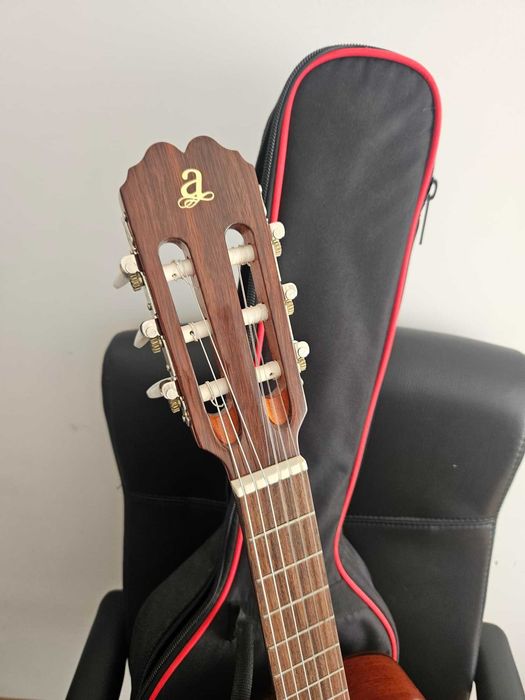 Guitarra clássica 3/4 Admira Juanita