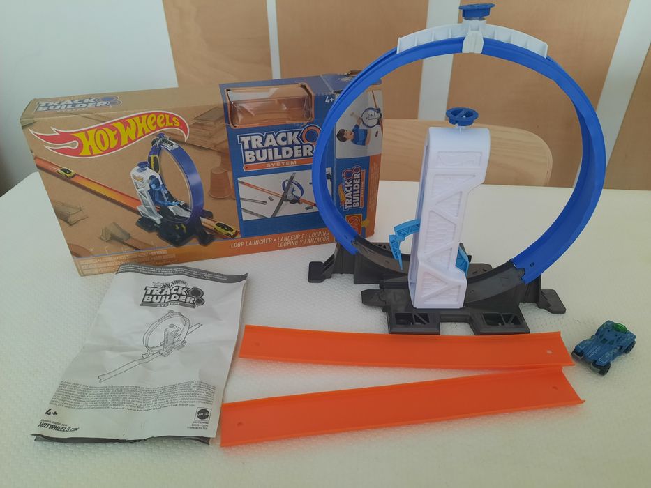 Várias pistas da Hot Wheels