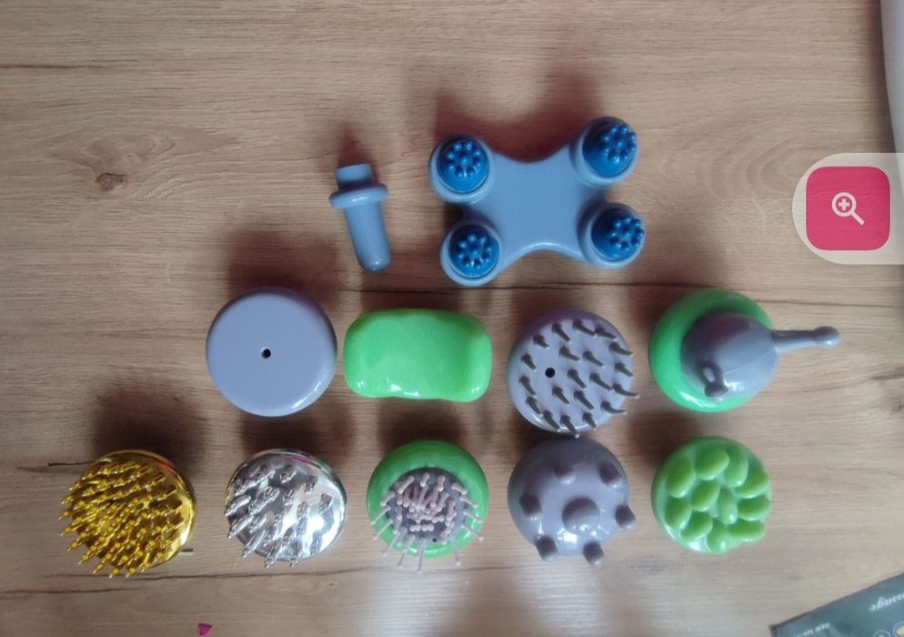 Masażer ręczny z zestawem nasadek