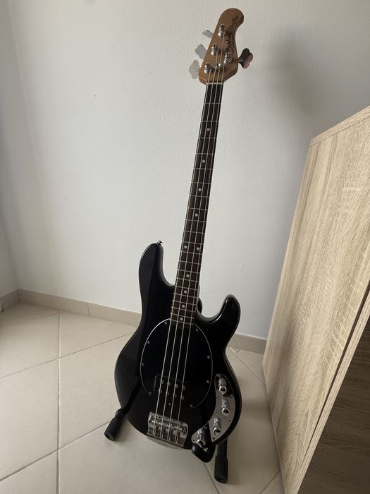 Sterling Stingray RAY 34 by Music Man