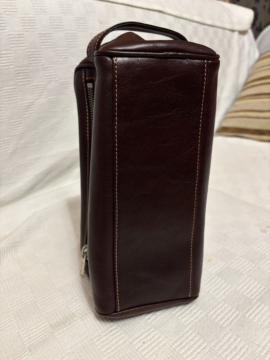 Продам кожаную косметичку