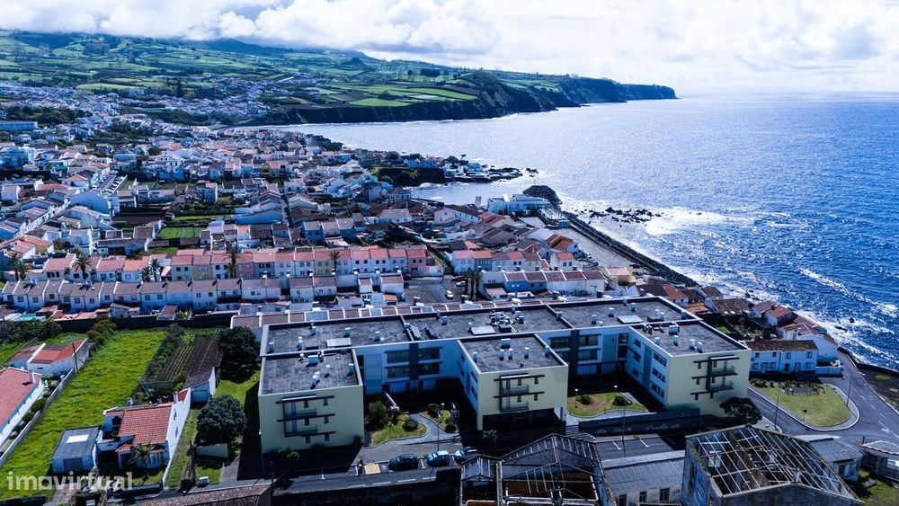 Apartamento T3 Exclusivo com Vista Panorâmica sobre o Mar – Lagoa, S.