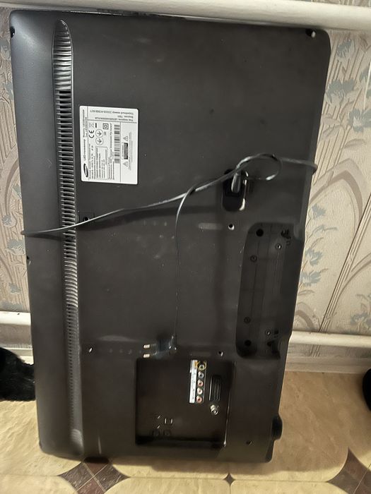 Продам телевизор на запчасти