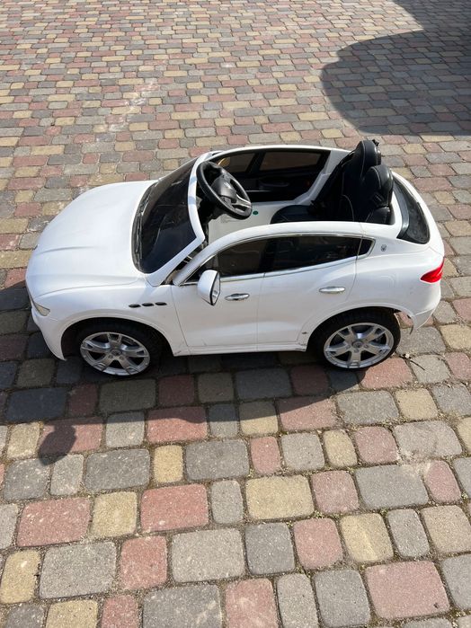 Дитячій єлектромобіль “Mercedes”
