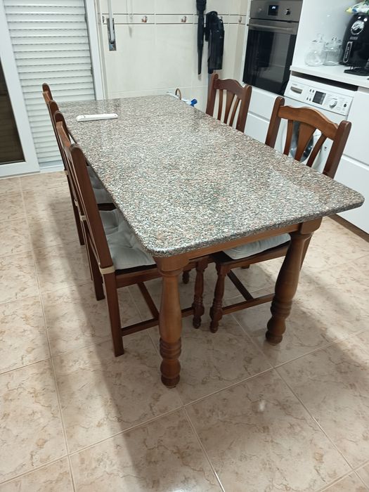 Mesa de cozinha com 4 cadeiras