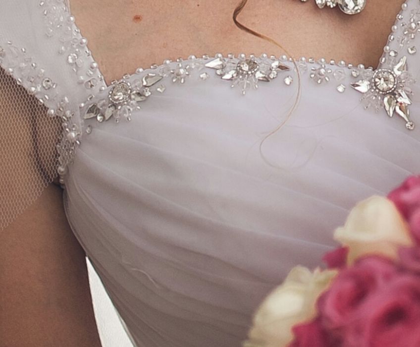 Пишне, білосніжне плаття сукня з кристалами Swarovski