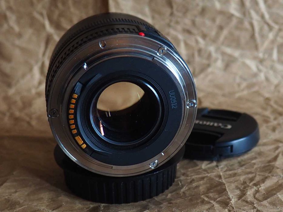 Obiektyw Canon EF 50mm f/2.5 Compact Macro.