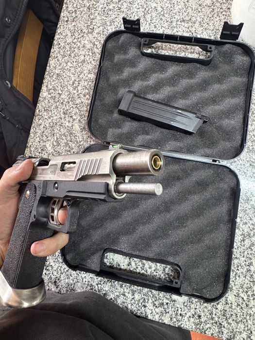 Vendo arma de airsoft a gas WE