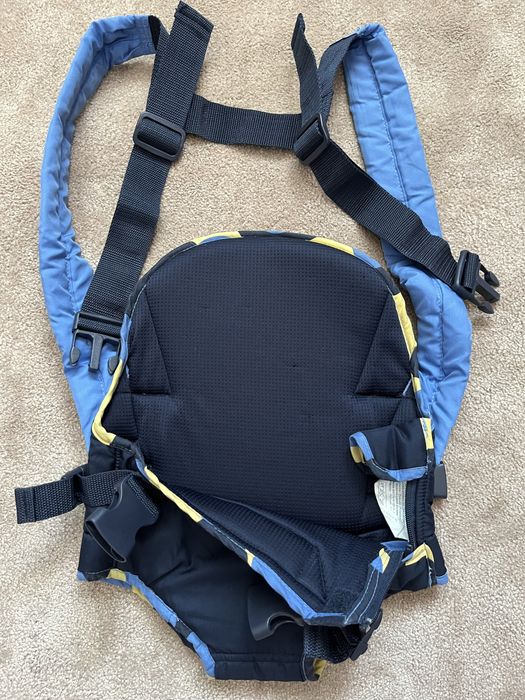 Porta bebé cor azul escuro e azul claro