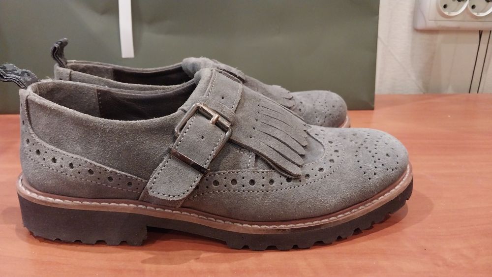 Продам женские кожаные демисезонные туфли  лофферы  монки  Snoobs