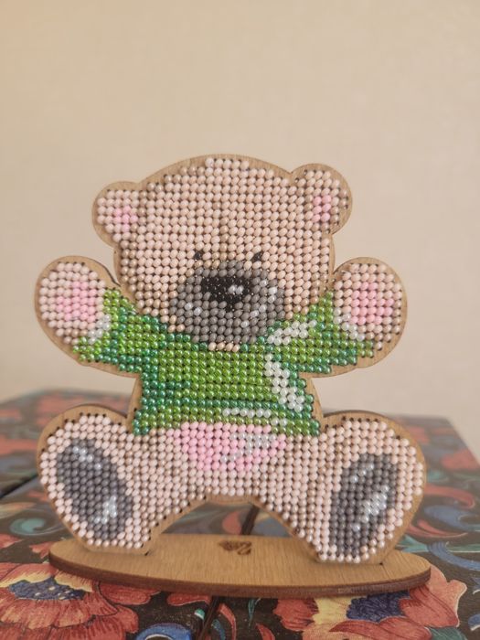 Медведь подарок игрушка из бисера для детей