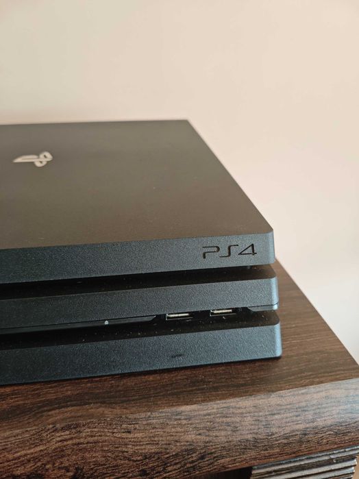 PlayStation 4 Pro 1TB (Rewizja CUH-7116B) + Oryginalny Karton + Pad