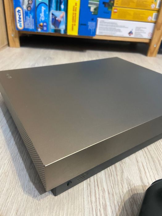 Konsola Xbox one x gold