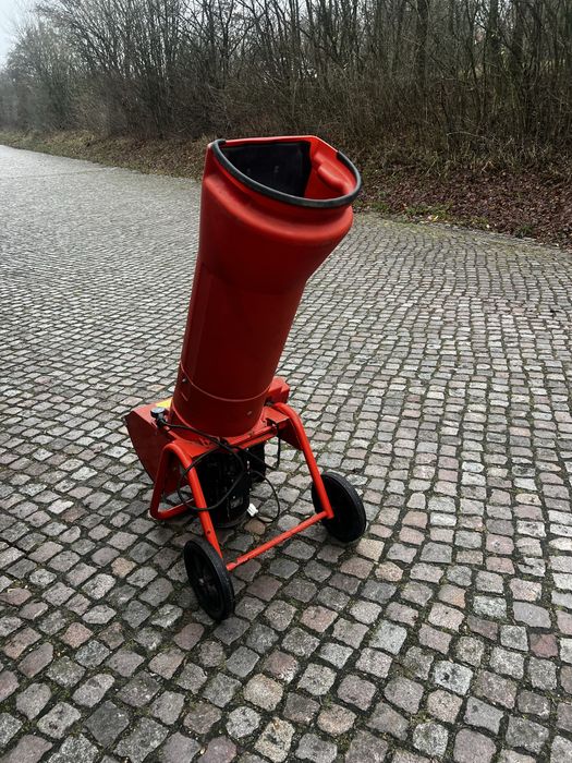 Измельчитель веток . Электрический .