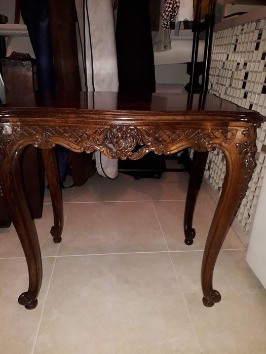 Mesa de centro/apoio em pau santo, maciço