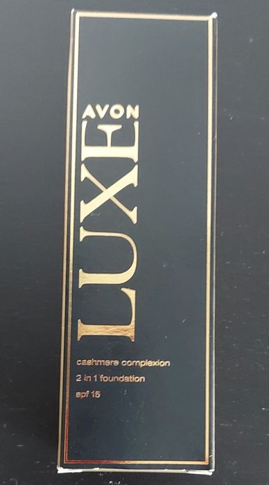 AVON Luxe Podkład matujący z bazą NUDE BODICE SPF 15 Luxe