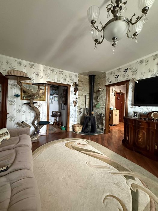 Продаж 4к квартири з євроремонтом та меблями Виноградар Порика 7А