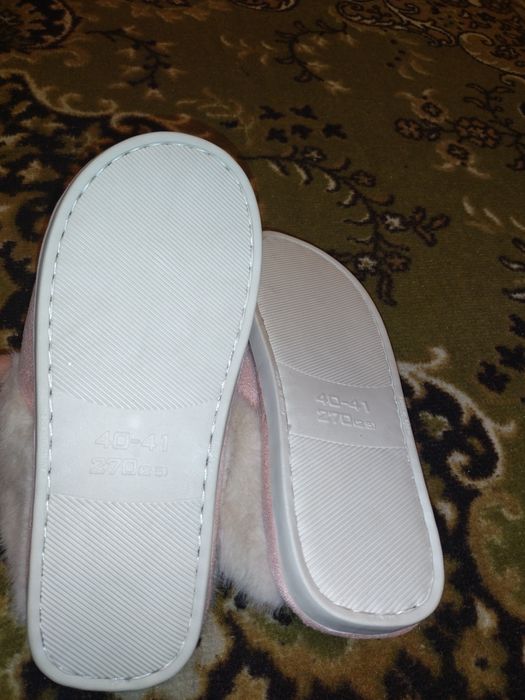 Кімнатні тапочки