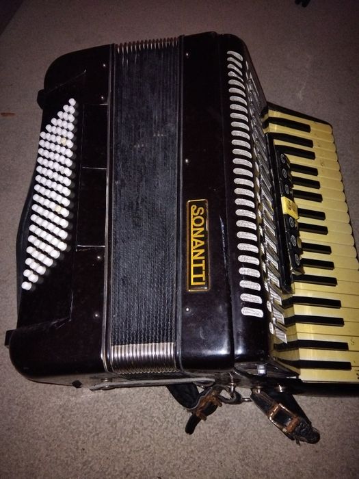 Vendo  o acordiao urgente