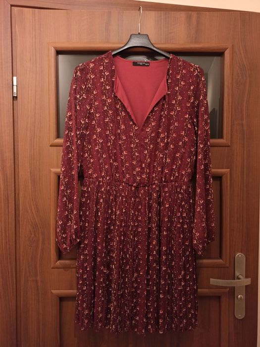 Bordowa sukienka